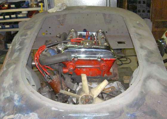 Alfe Romeo twin cam engine in MGA